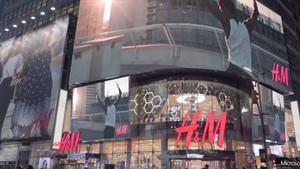 H&M installs Azure-powered ‘magic mirror’ at flagship store