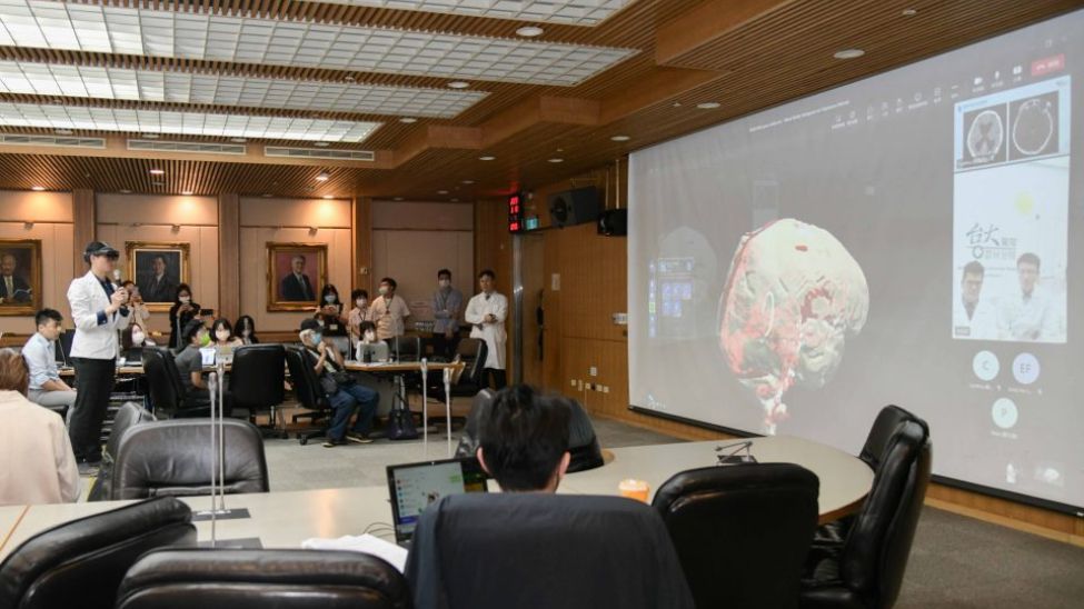 National Taiwan University Hospital uses HoloLens 2 to improve medical diagnoses, training and consultations