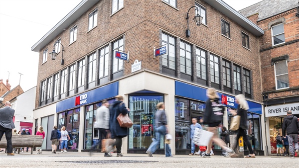 How automated document management supports Metro Bank’s customer experience